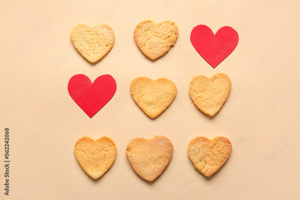 Obraz premium Composition with sweet cookies and paper hearts on color background. Valentines Day celebration
