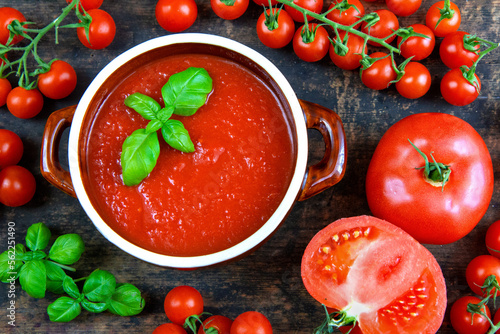 Tomato cream soup with basil © Monika