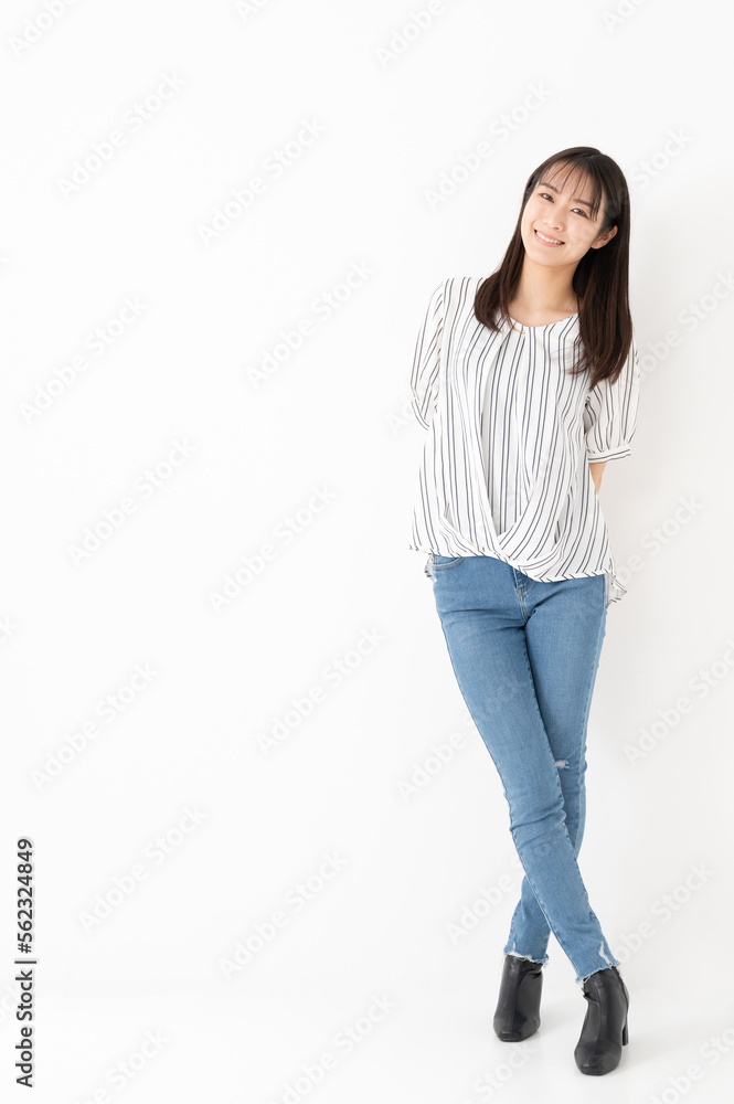 女性ポートレート 笑顔 全身 ポーズ 女性ポートレート 笑顔 全身 ポーズ
