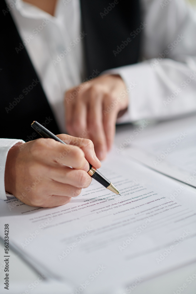 Naklejka premium Closeup image of social worker signing document