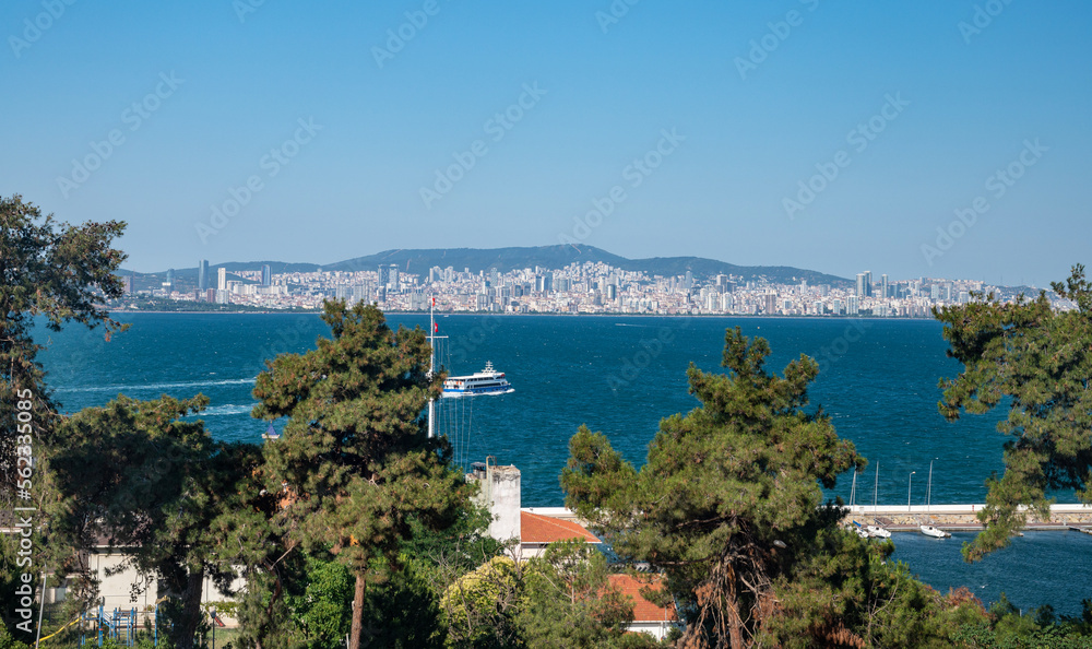 Obraz premium Panoramic view of the Marmara Sea from the motor ship and Istanbul from the Adalar Islands