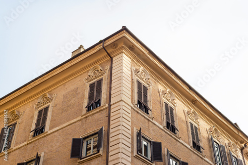Obraz na płótnie Tenement, building, house, architecture. Windows, facades, Rome. w salonie
