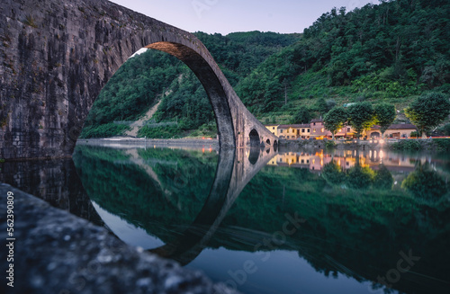 Il ponte del Diavolo o ponte della Maddalena a Borgo a Mozzano, in Toscana. Magica l'atmosfera con lo specchio d'acqua al crepuscolo. photo