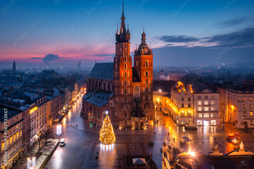 Fototapeta premium Old town of Krakow with amazing architecture at dawn, Poland.