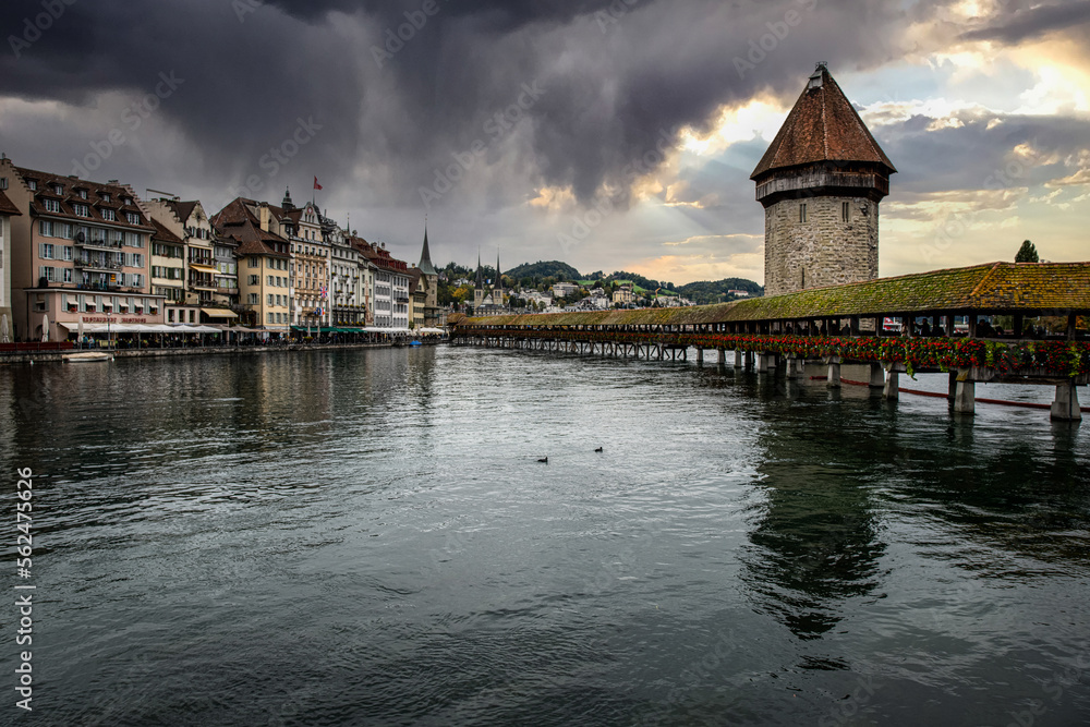 wide shot of Lucerne bridge