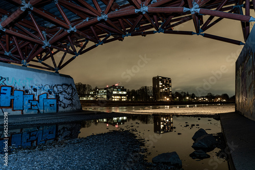 Die Thalkirchner Brücke bei Nacht photo