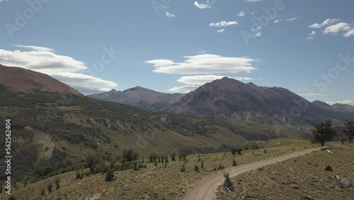 Drone Camino montañas patagonia 