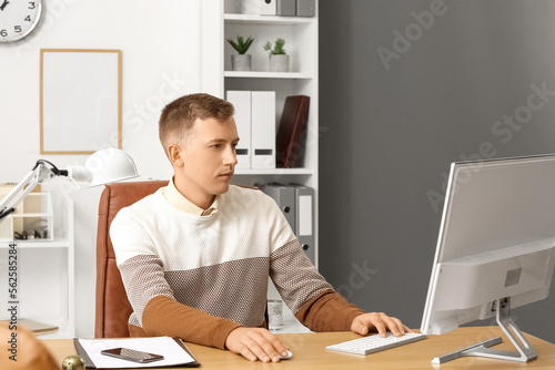 Young man working on a comp...