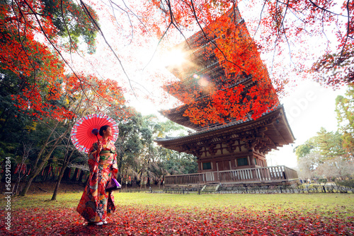 Canvas Print Japanese tourist girl in red Kimono traditional dress walking in walking street