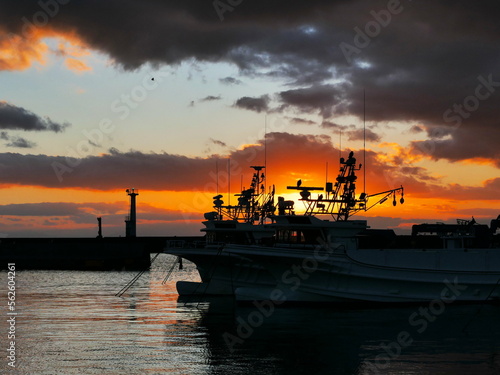 夕日の漁港