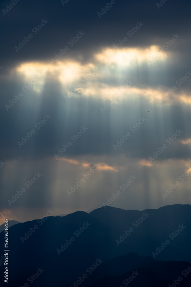 雲間からの遮光の輝き 雲間からの遮光の輝き