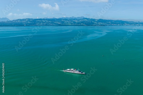 Linienschiff auf dem Bodensee nahe Wasserburg unterwegs 