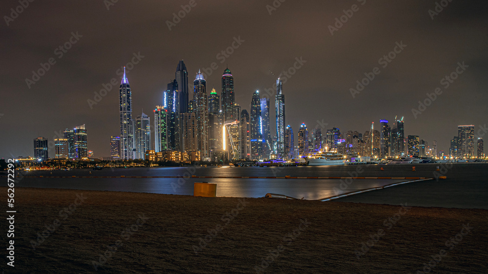 Fototapeta premium dubai skyline and night