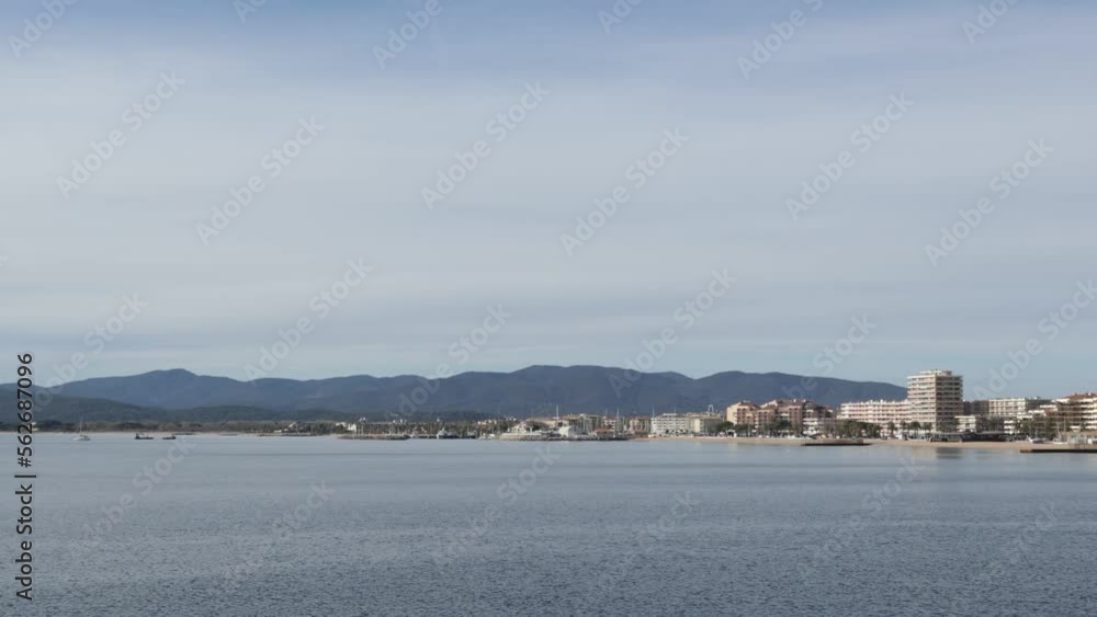 vue de la ville de Fréjus par la mer vue de la ville de Fréjus par la mer