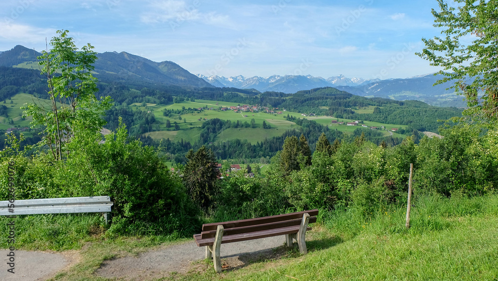 Schöne Aussicht Richtung Oberstdorf mit Sitzgelegnheit 