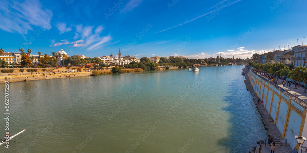 Fototapeta premium Guadalquivir River View, Sevilla, Andalucía, Spain, Europe
