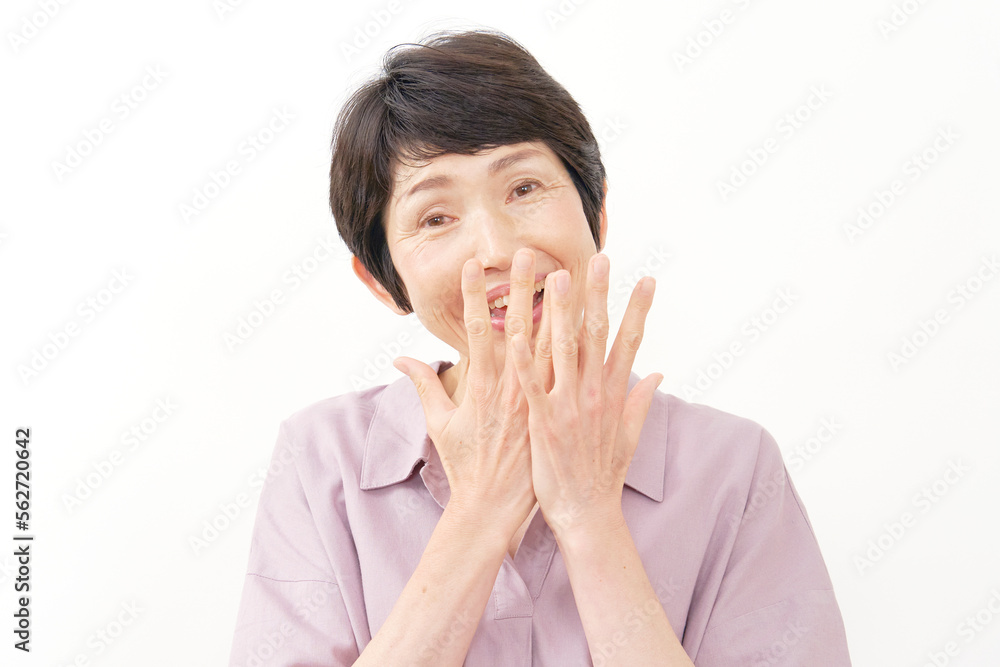 驚く中年女性　白背景