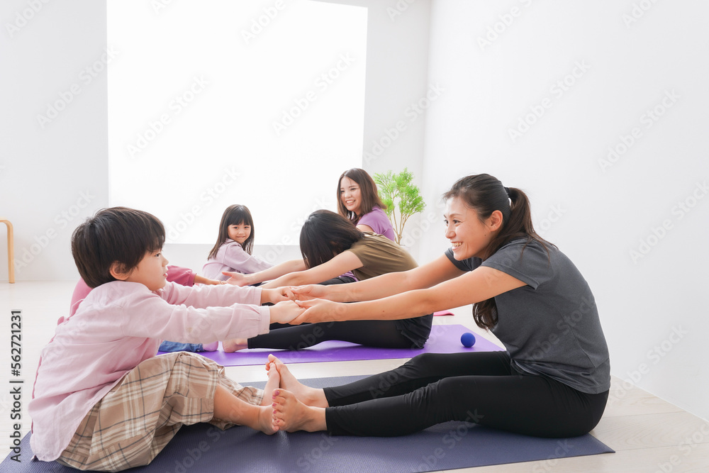 親子でストレッチ 親子でストレッチ