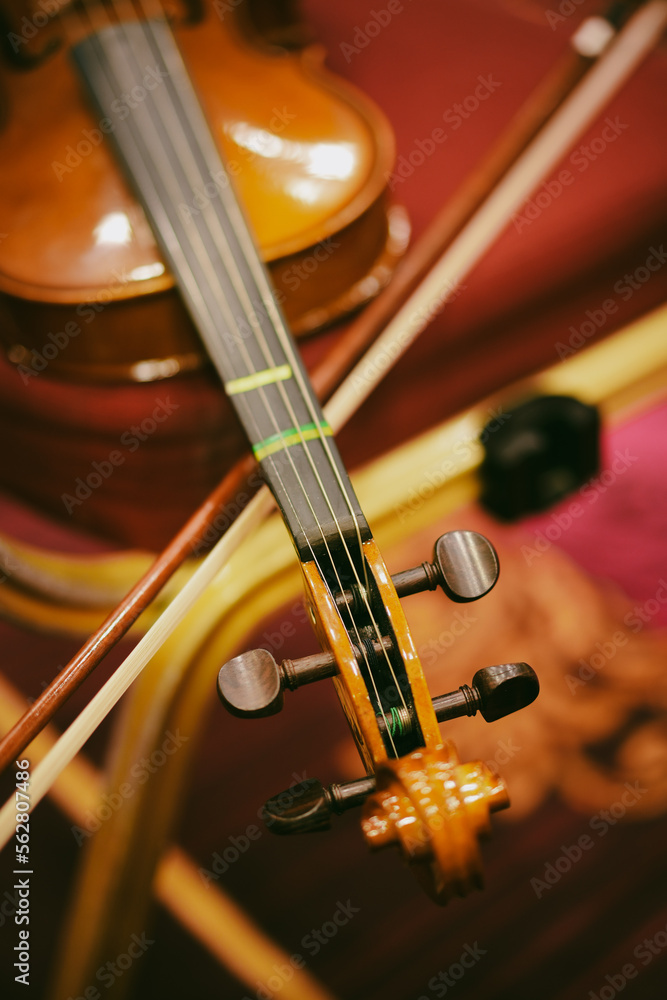 Fototapeta premium Violin on a black chair