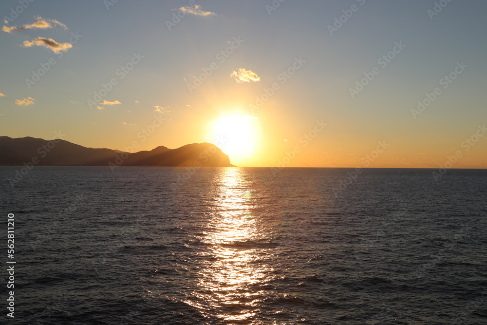 Obraz premium sunset over the ocean