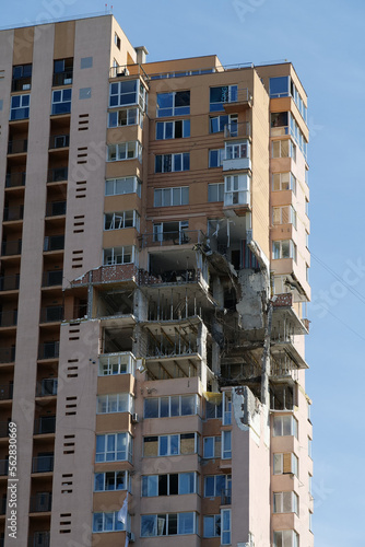 Billede på lærred Russian missile damaged multi-storey dwelling building in Kiev city, Ukraine