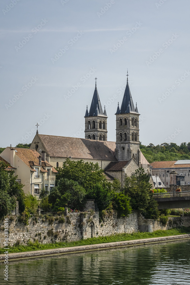 Beautiful view of River Seine Banks with Collegiate Church of Notre-Dame (founded between 1016 and 1031). Melun, Seine-et-Marne department, Ile-de-France region, France.