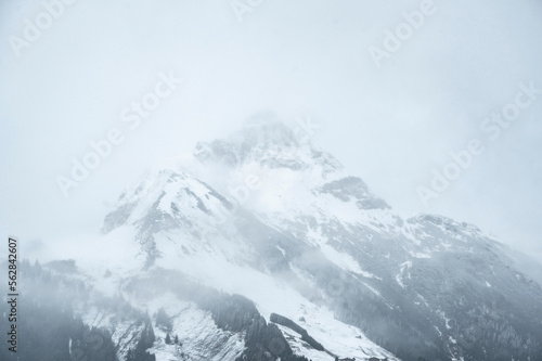 Schneeweißer Berggipfel in Tirol © Marc