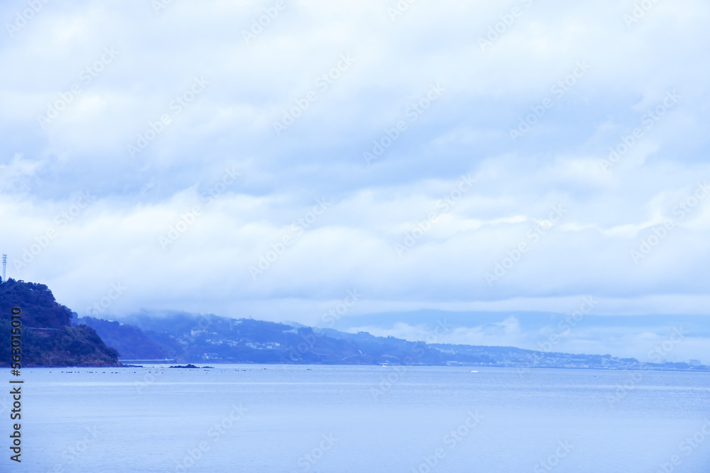 真鶴半島から見える、モノトーンが綺麗な穏やかな海と空