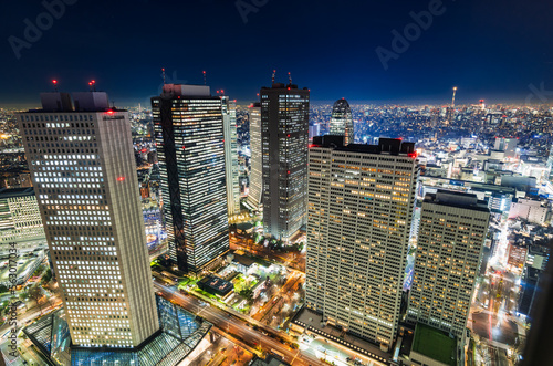 Obraz na płótnie 西新宿の高層ビル群 夜景 w salonie