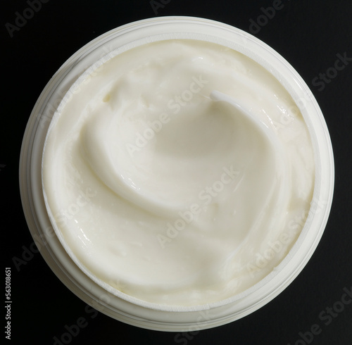 Close up texture pot crème anti-ride