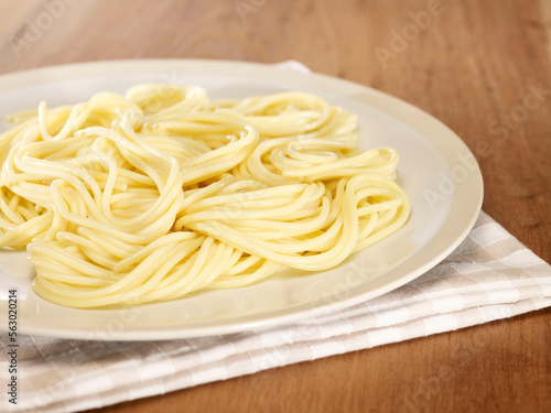 Spaghetti on white plate without sauce