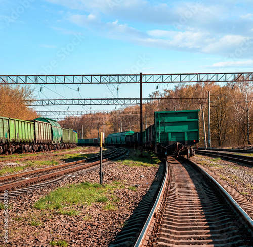 Obraz na płótnie Industrial view with freight cars on a railway track. w salonie