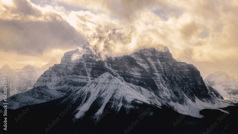 Obraz premium sunset over the mountains
