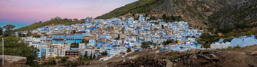Walking through the streets of Chefchaouen (Morocco)