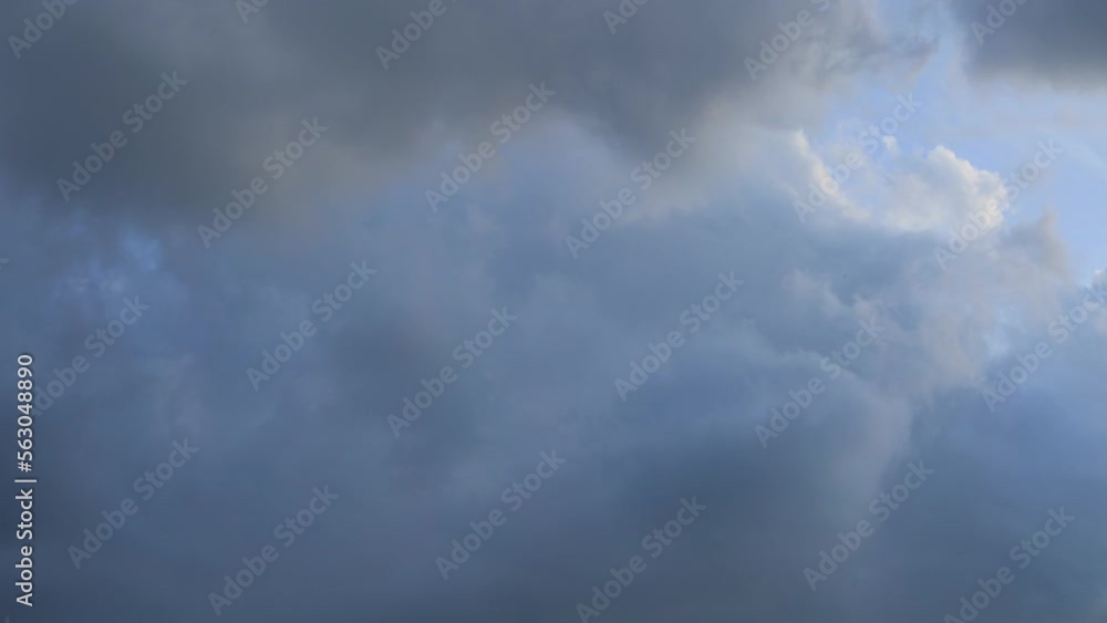 定点でインターバル撮影した空と雲のタイムラプス 定点でインターバル撮影した空と雲のタイムラプス
