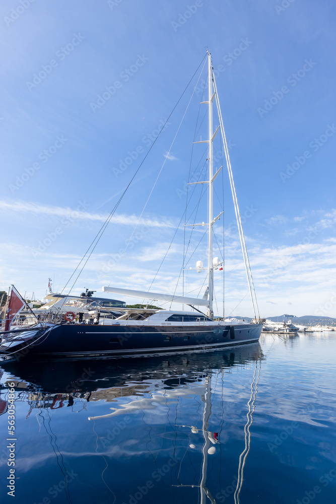 Φωτογραφία Old sailboat in the port of St. Tropez, Provence, France