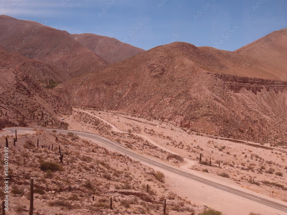 Naklejka premium road through the desert
