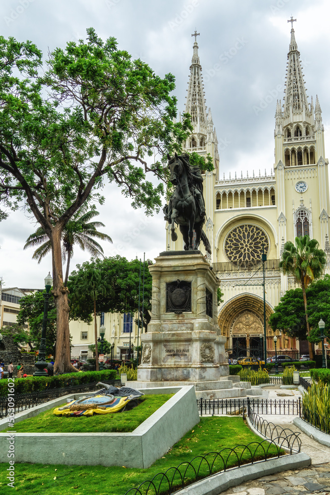 Statue of Simon Bolivar in Parque Seminario (Seminar Park) and the Metropolitan Cathedral of Guayaquil