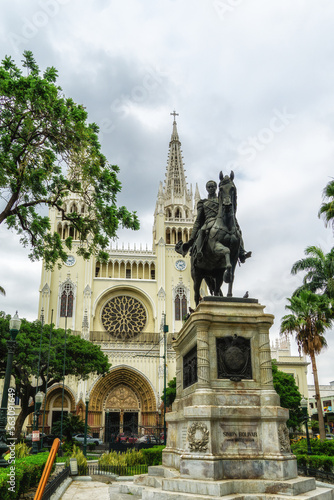 Statue of Simon Bolivar in Parque Seminario (Seminar Park) and the Metropolitan Cathedral of Guayaquil