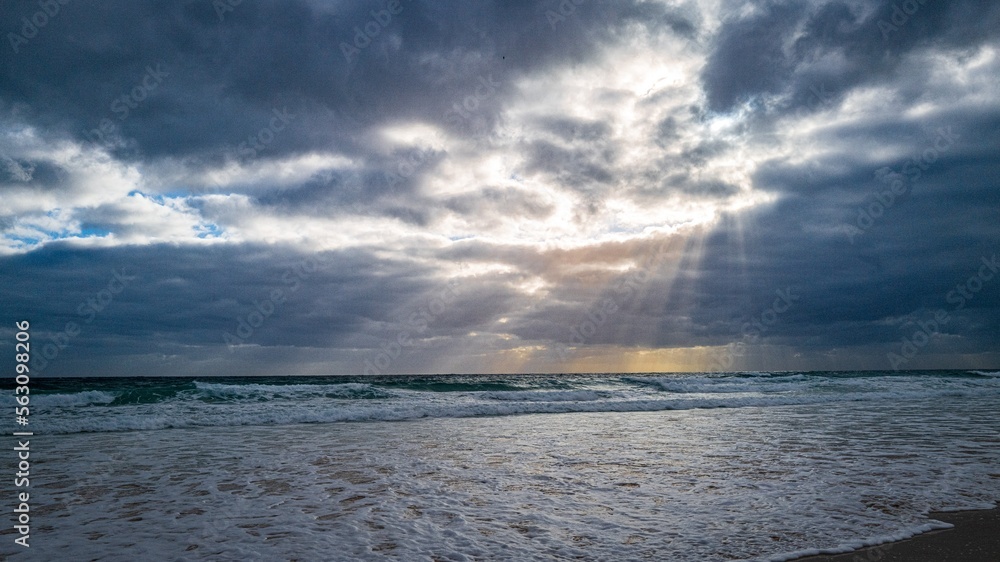 Obraz premium Storm over ocean