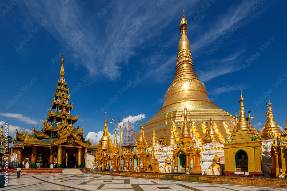 Fototapeta premium The Shwedagon pagoda in Rangoon Myanmar