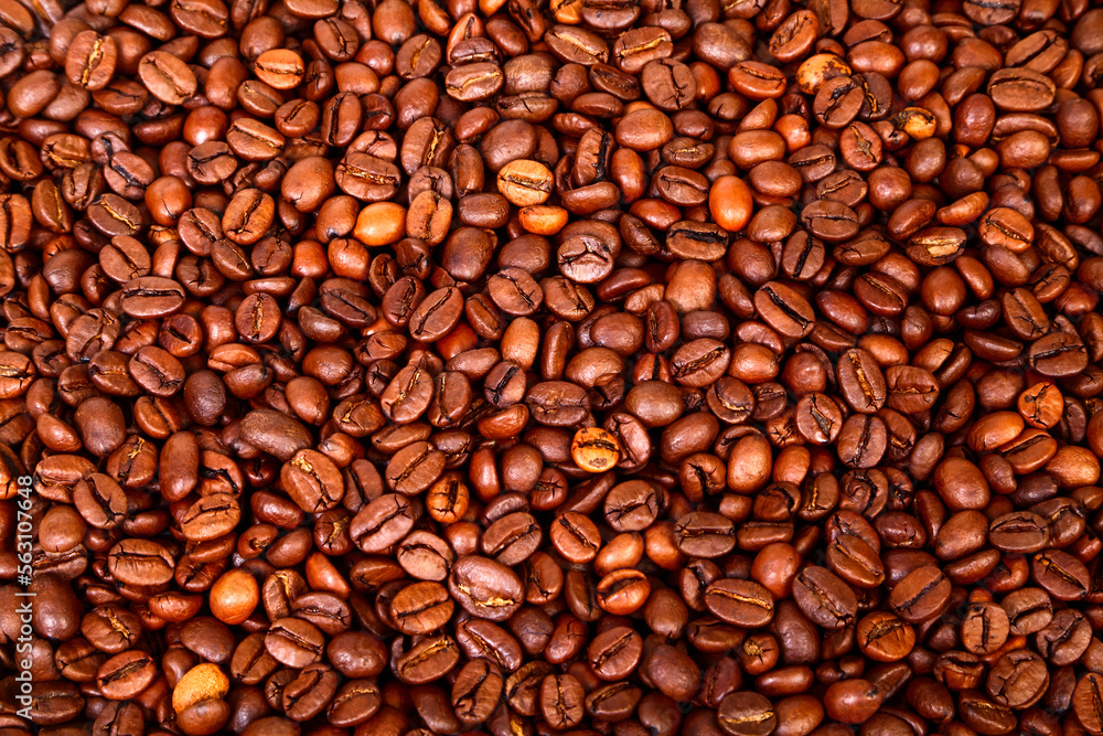 Naklejka premium Close up macro view of espresso coffee beans