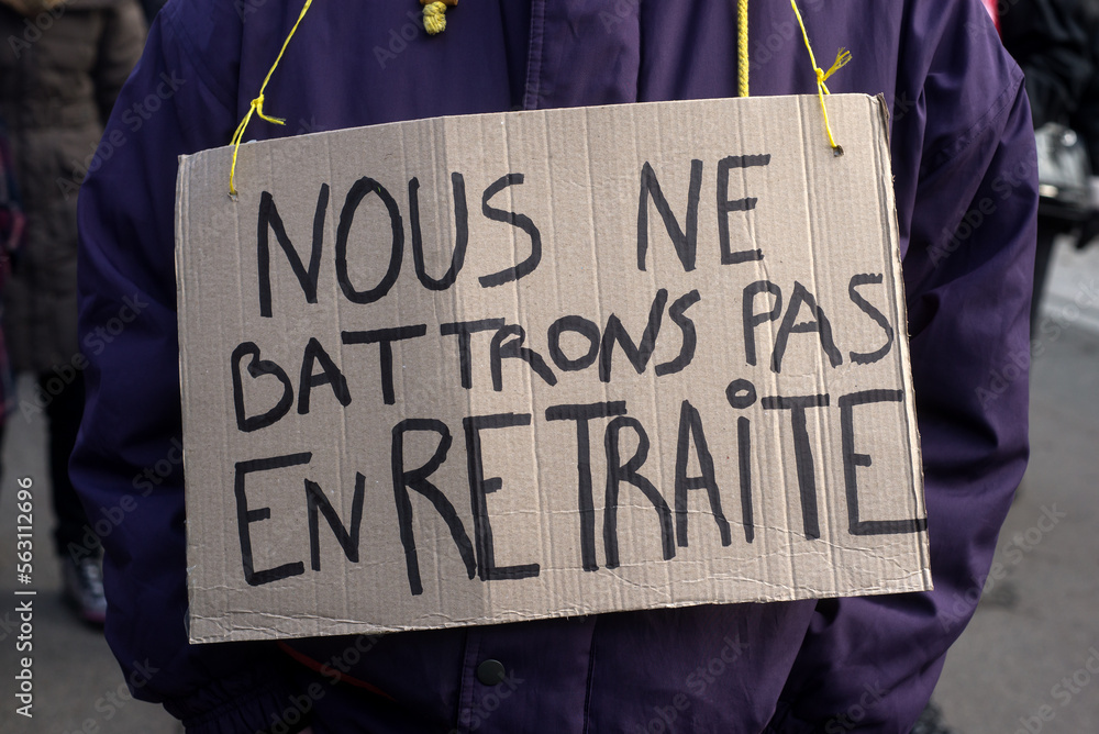 people protesting in the street against the retirement reforms with placard in french : nous ne battrons pas en retraite, in english, we won't retreat - obrazy, fototapety, plakaty 