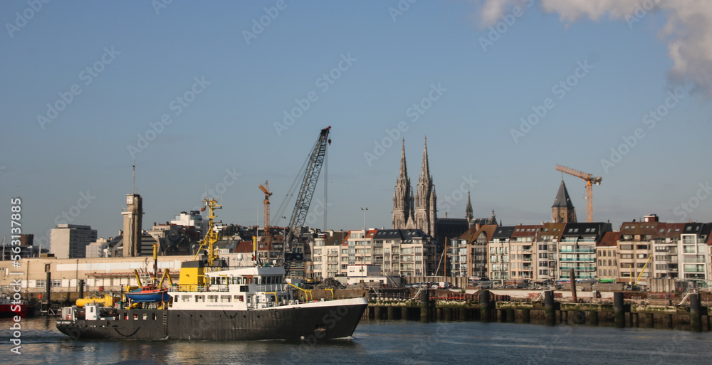 Fototapeta premium bateau dans le port d'Oostende en Belgique