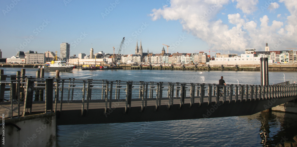 vue sur le port d'Oostende en Belgique