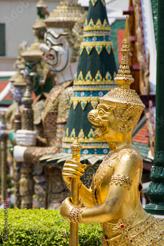 Guard statue at the Grand palace in Bangkok, Thailand © Photofex