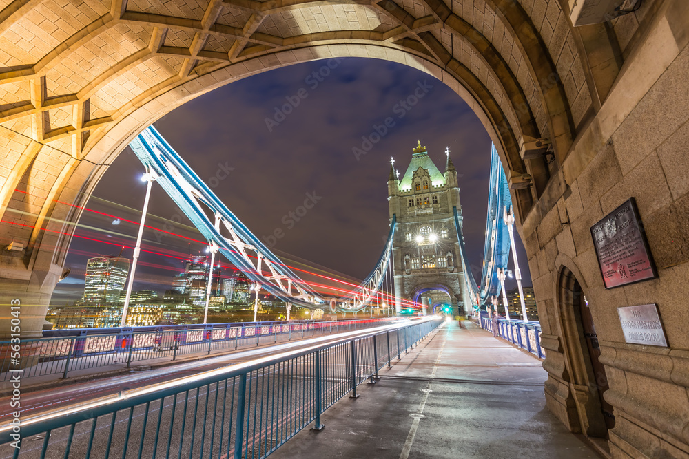 Obraz premium Tower Bridge in London at night