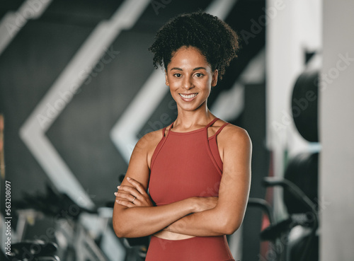 Wall Mural Black woman, fitness and coach with arms crossed and smile for training, exercise or workout at the gym