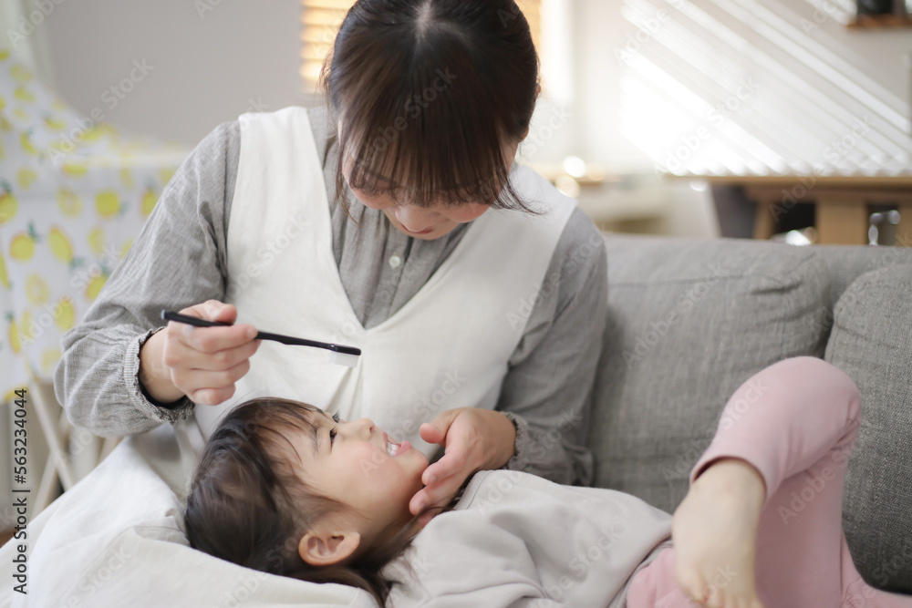 歯みがきする親子 歯みがきする親子