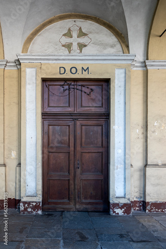 Stupinigi  Torino  Italia - 05 Luglio 2022  Esterno palazzina di caccia di Stupinigi. Esterno della residenza reale in stile barocco della residenza estiva dei re Savoia. Chiesa e cappella adiacente..